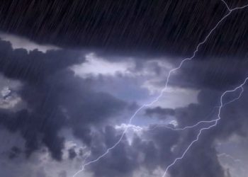 Vetëtima shkakton zjarr në Gjirokastër