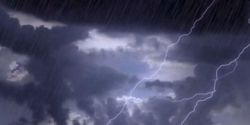 Vetëtima shkakton zjarr në Gjirokastër
