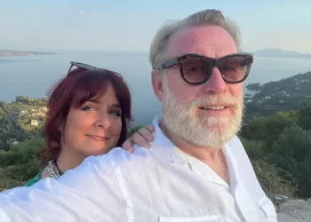 Turisti britanik në Korfuz tarifohet nga “roaming”-u shqiptar: Praktikë e turpshme, mund të kisha paguar mbi 300 paund për vetëm disa telefonata