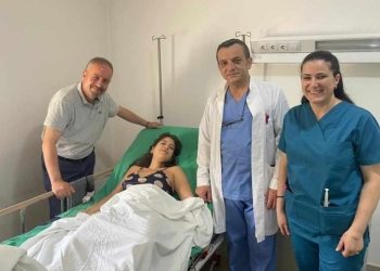 Turistja italiane bëhet keq në Sarandë, i bëjnë operacion në spitalin e Gjirokastrës