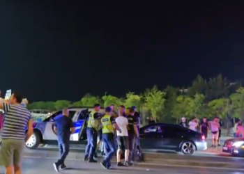 Vlorë, disa të rinj rrahin policin (FOTO)