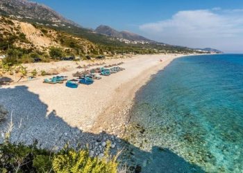 Raporti: Si agjenturat e huaja sabotuan turizmin