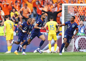 Holanda kalon në çerekfinale