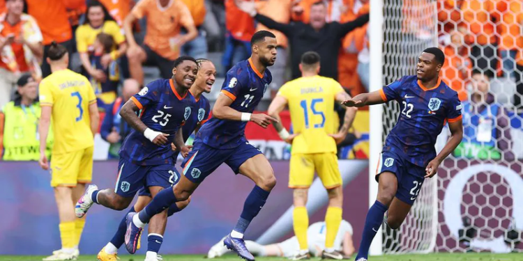 Holanda kalon në çerekfinale