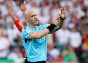Në orën 21:47 arbitri thjesht u largua pa thënë asnjë fjalë për vendimin e tij