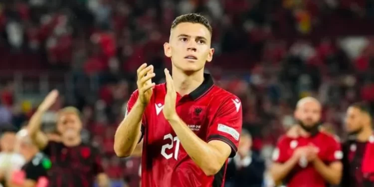 Qyteti italian ku u rrit nderon Asllanin: Gjithmonë i njëjti, modest dhe i sjellshëm. Dirigjenti i Kombëtares shqiptare