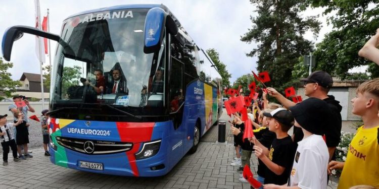 Media gjermane zbulon skandalin me stafin e Kombëtares shqiptare: Dyshohet për përdh*nimin e punonjëses së qendrës sportive