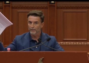 Braçe “telendis” kreun e Autoritetit të Konkurrencës: Je kot në detyrë! Do makina të shtrenjta të gjesh monopolin në tregjet abuzivë?!