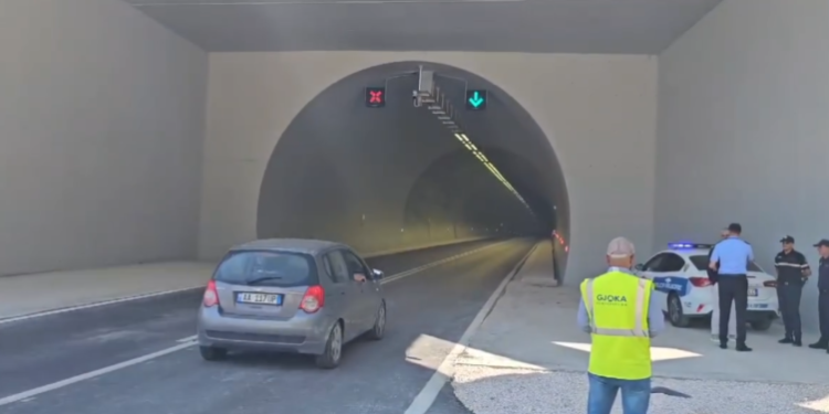 Rama: Rreth 70 mijë automjete kanë kaluar nga Tuneli i Llogarasë