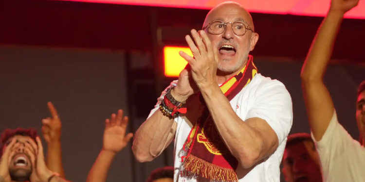 E papritur/ Trajneri i Spanjës drejt largimit pas fitores së Europianit