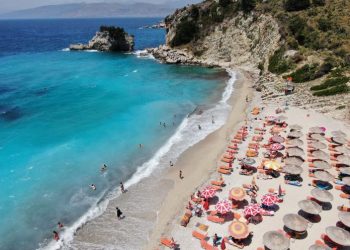 Media e huaj: Turistët britanikë zgjedhin Shqipërinë, pas braktisjes së Spanjës dhe Greqisë