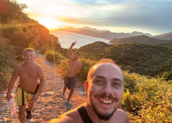 Nga Saranda në Qeparo me taksi, gazetarët nga Kosova rrëfejnë “tmerrin”