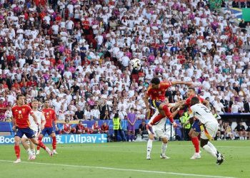 Thyhet Gjermania, Spanja në gjysmëfinale