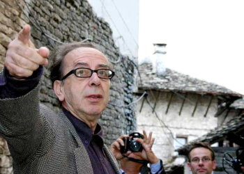 Njeriu që mbajti kombin me kokën nga Perëndimi