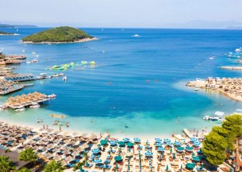 Një thirrje për bizneset në Ksamil: Mos i largoni ata që ju mbajnë me bukë se nuk janë budallenj. Më pak grykësi dhe me shumë zgjuarsi!