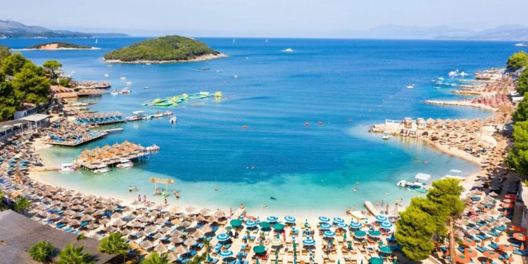 Një thirrje për bizneset në Ksamil: Mos i largoni ata që ju mbajnë me bukë se nuk janë budallenj. Më pak grykësi dhe me shumë zgjuarsi!