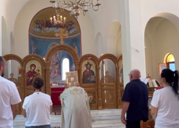 Për herë të parë Kisha Ortodokse mban një meshë përshpirtjeje për genocidin grek ndaj shqiptarëve të Çamërisë