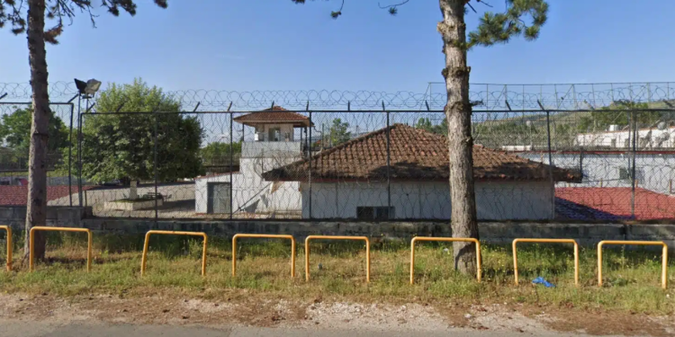 Policia greke mësyn në burgun e Janinës, kush është shqiptari që dyshohet se kontrollon shpërndarjen e drogës (Emri)