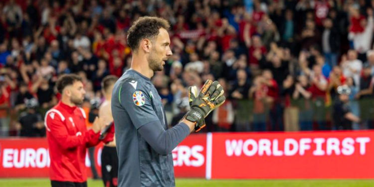 Dy ekipe kërkojnë portierin shqiptar Etrit Berisha