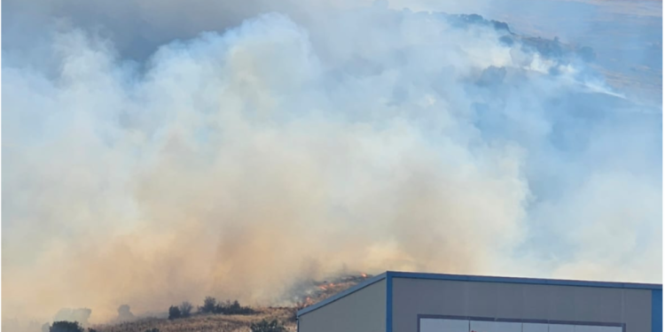 Zjarr i madh në Dropull, rrezikohen shtëpitë në Frashtan