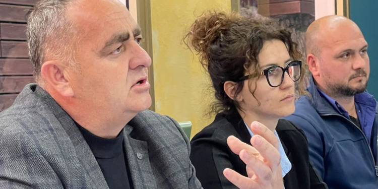 Takimi 4 minuta në Washington, gazeta greke zbulon si u vendos për lejen e Fredi Belerit