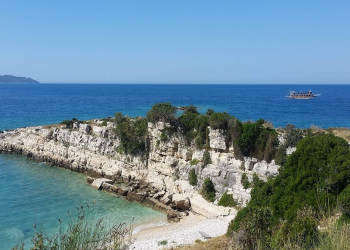 E goditi gomonia, plagoset një pushues në Karaburun