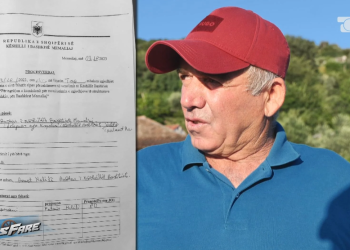 Gallatë e madhe në Memaliaj/ PS-PD zihen për kryeplakun e fshatit Toç: Unë kam vulën, rrogën e merr ai tjetri