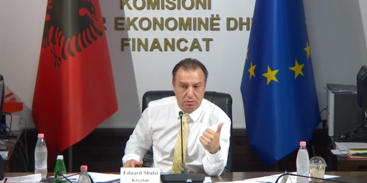 “Bombë e vërtetë apo shashkë populiste?”, Shalsi pyet kreun e KLSH për deklaratën mbi akulloret e kontaminuara: Çfarë ju shtyu në vitin 2024 të sillnit në komision një çështje 3 viteve më parë?