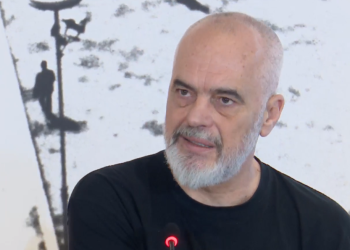 Rritja e çmimeve për turizmin/ Rama: Kjo është vetëvrasje, është ide e çmendur. Kryetarët e bashkive të flasin me operatorët