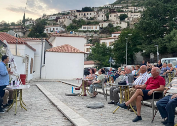 Tavo ka një premtim për banorët në Himarë: Zyrat e bashkisë do të jenë gjithmonë të hapura