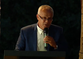 Petro Gjikuria nis fushatën në Himarë: Unë do të fitoj (VIDEO)