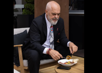 Rama i pakënaqur me ushqimin në Angli: Nuk kanë faj që thonë sa mirë hahet në Shqipëri
