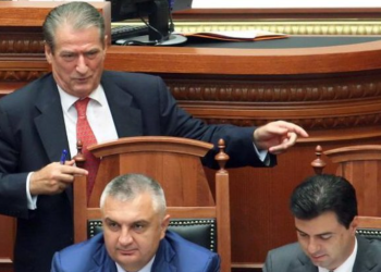 Opozita peng i problemeve personale të Berishës, luhatjeve mendore të Metës dhe paaftësisë së Bashës