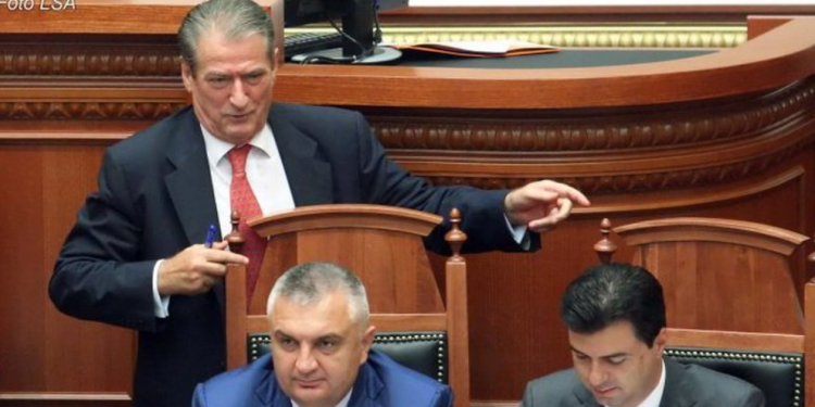 Opozita peng i problemeve personale të Berishës, luhatjeve mendore të Metës dhe paaftësisë së Bashës