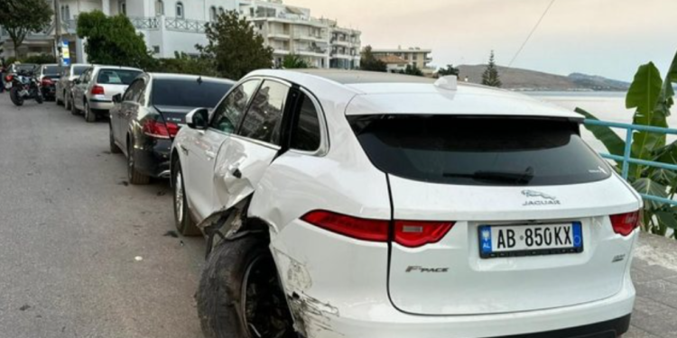 Çmenduri në Sarandë/ 20-vjeçari në gjendje të dehur përplas 6 makina të parkuara