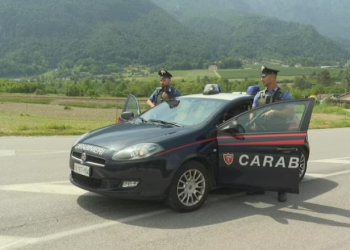 Shqiptari rrëmben 26-vjeçaren dhe djalin e saj të mitur, ndjekje si në filma nga policia italiane