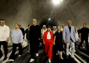 Rama inaguron tunelin e Llogarasë (FOTO)