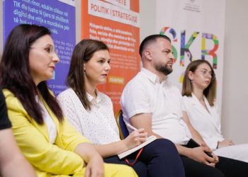 Bora Muzhaqi në Lushnje dhe Kuçovë: Vijojnë takimet me të rinjtë për rishikimin e Ligjeve “Për Rininë” dhe “Për Vullnetarizmin” (FOTO)