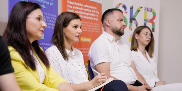 Bora Muzhaqi në Lushnje dhe Kuçovë: Vijojnë takimet me të rinjtë për rishikimin e Ligjeve “Për Rininë” dhe “Për Vullnetarizmin” (FOTO)