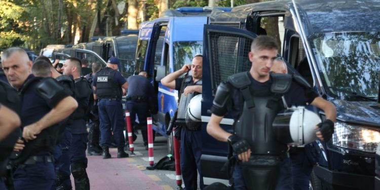 Opozita në protestë, 1200 policë në gatishmëri (FOTO)