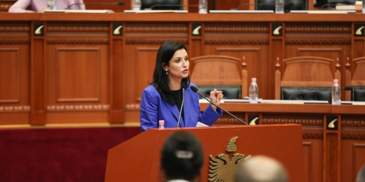 Amendamenti “Gjonaj” për Kodin Zgjedhor: Gratë deputete e kanë merituar rolin në Parlament. Të ruajmë standardin që kemi arritur deri më tani