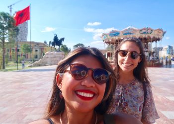 Turistët qëndrojnë në Tiranë, shumë pak pushues të huaj në jug, dhoma bosh në Himarë e Sarandë