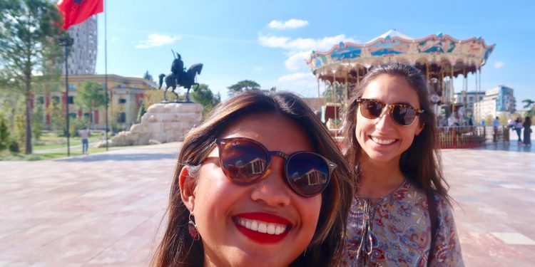 Turistët qëndrojnë në Tiranë, shumë pak pushues të huaj në jug, dhoma bosh në Himarë e Sarandë