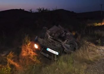 Makina del nga rruga, dy të plagosur