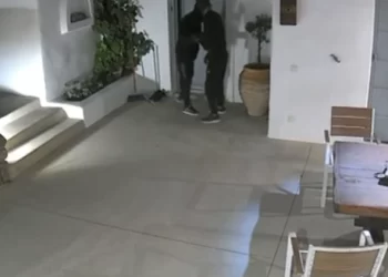 Zbulohen “skifterët” shqiptarë që tmerruan Mykonos, vjedhje në seri në disa banesa turistike