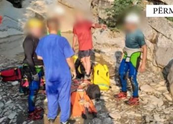 U bllokuan në përrua, shpëtohen 5 turistë francezë në Përmet