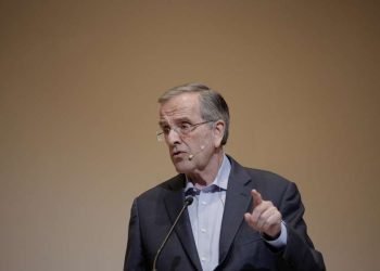 Ish-kryeministri grek Samaras thirrje Mitsotakisit: Vendosi veton Shqipërisë!