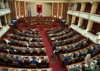 Deputetët bëhen bashkë, përveç Vangjel Dules, miratohet deklarata: Greqia të heqë ligjin e luftës me Shqipërinë