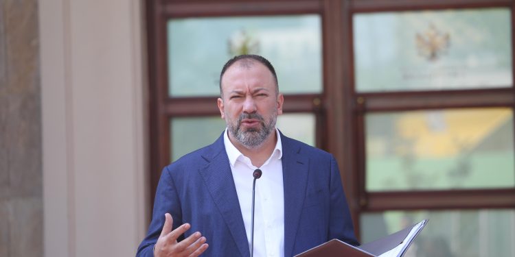 Qeveria rrit pagat e punonjësve të bashkive, si bëhet përllogaritja