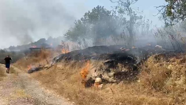Zjarri i përmasave të mëdha përfshin ish-repartin ushtarak